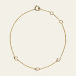 Bezel Diamant Armband versehen mit drei Diamanten zusammen 0,2 ct., gefasst in 18 Karat (750er) Gold