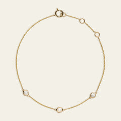 Bezel Diamant Armband versehen mit drei Diamanten zusammen 0,2 ct., gefasst in 18 Karat (750er) Gold