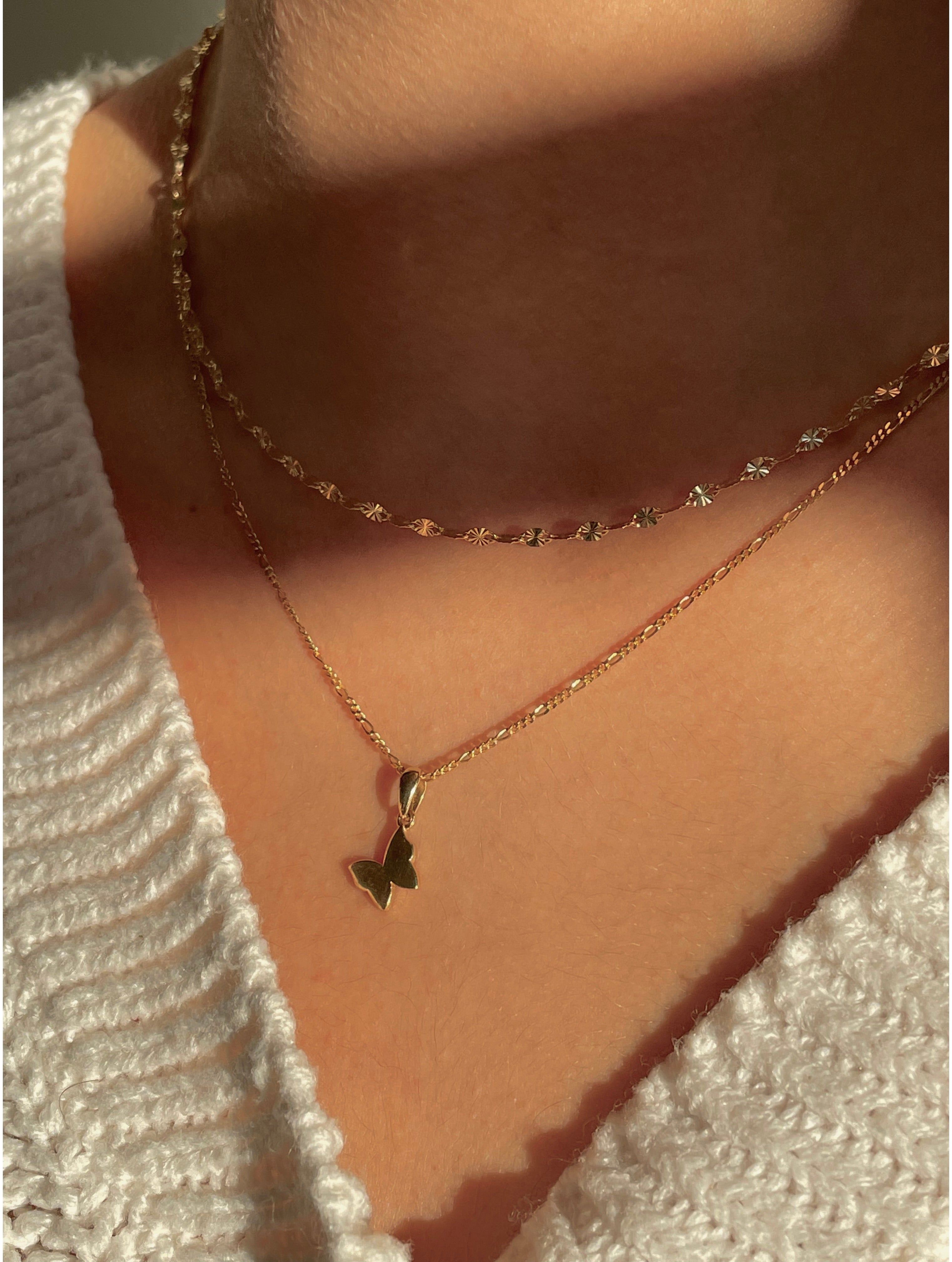 Paillette Halskette kombiniert mit Figaro Halskette und Schmetterling Anhänger aus  14 Karat Gelbgold