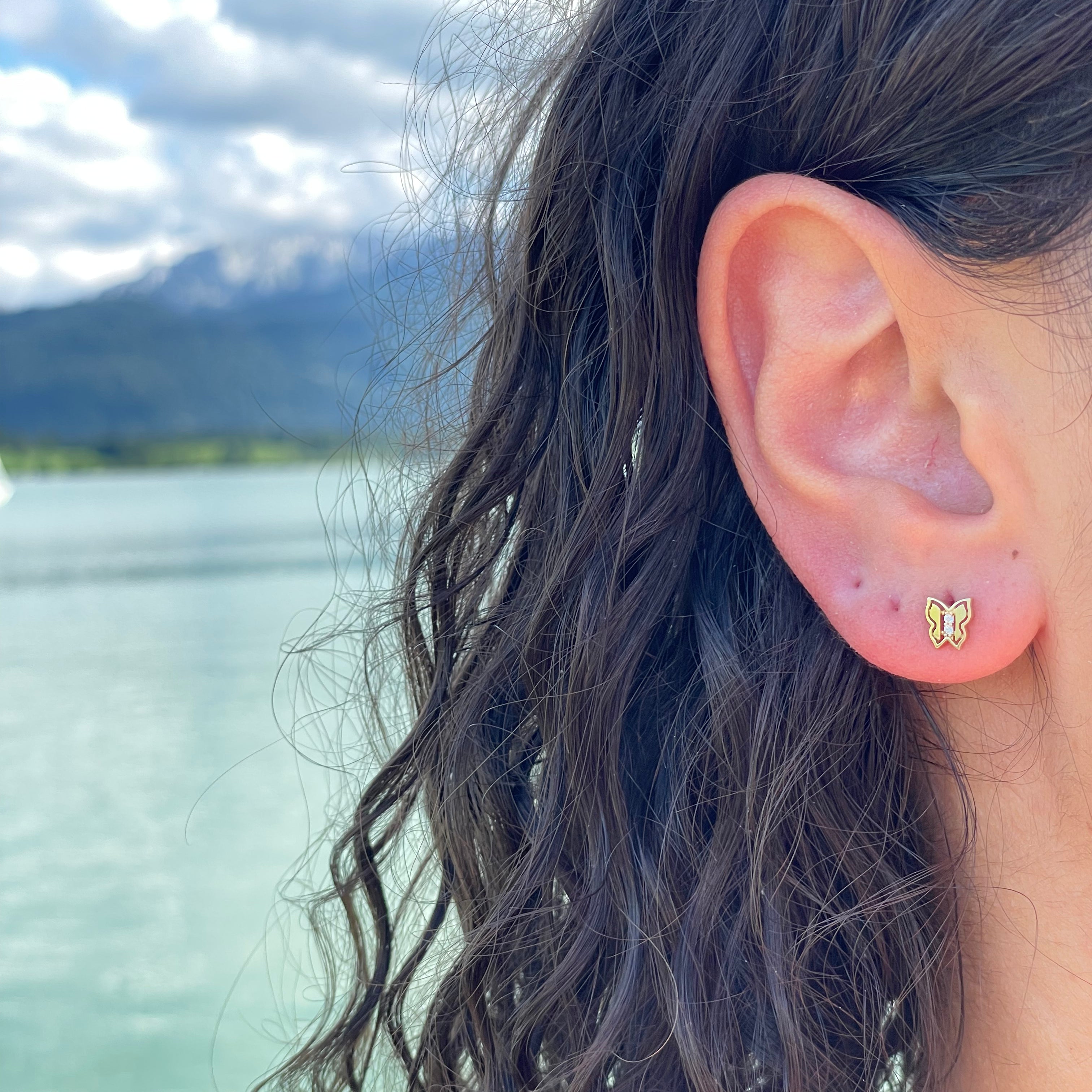 Schmetterling Ohrstecker aus 14 Karat Gelbgold mit Zirkonia Steinen