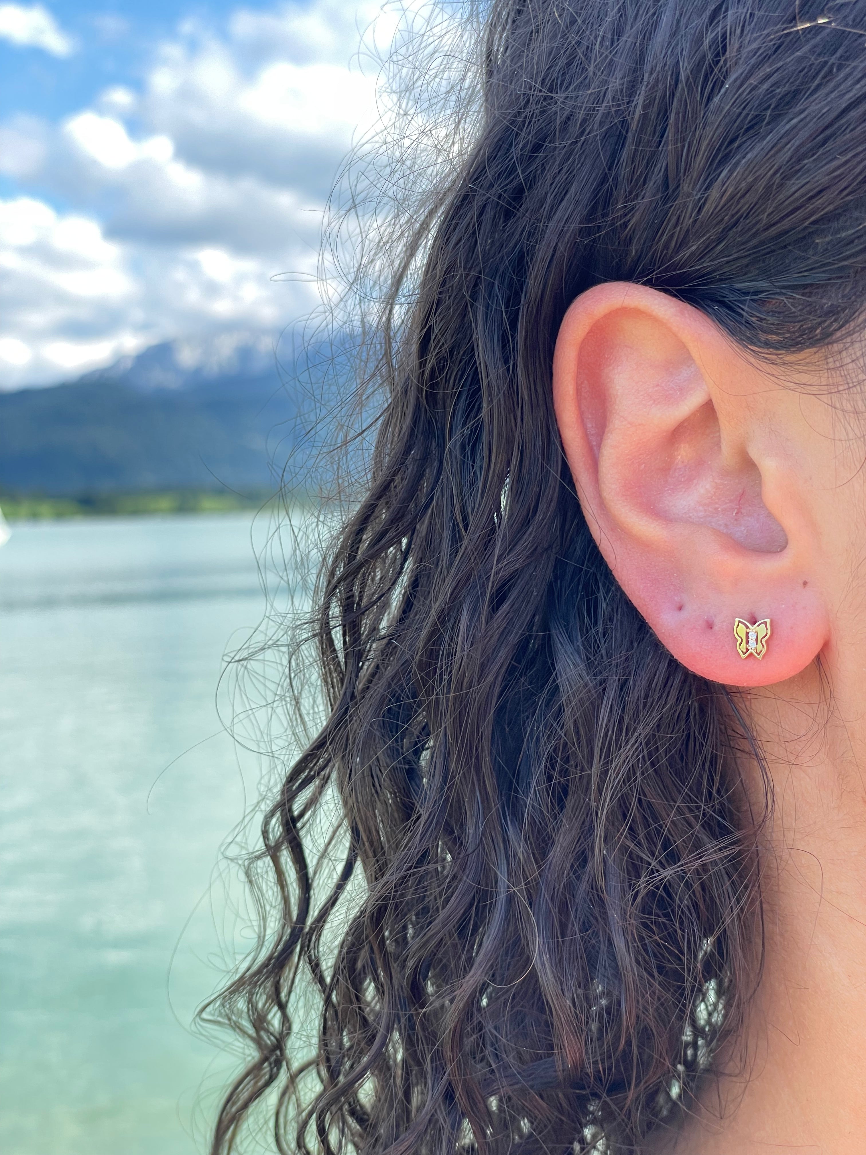 Schmetterling Ohrstecker aus 14 Karat Gelbgold mit Zirkonia Steinen