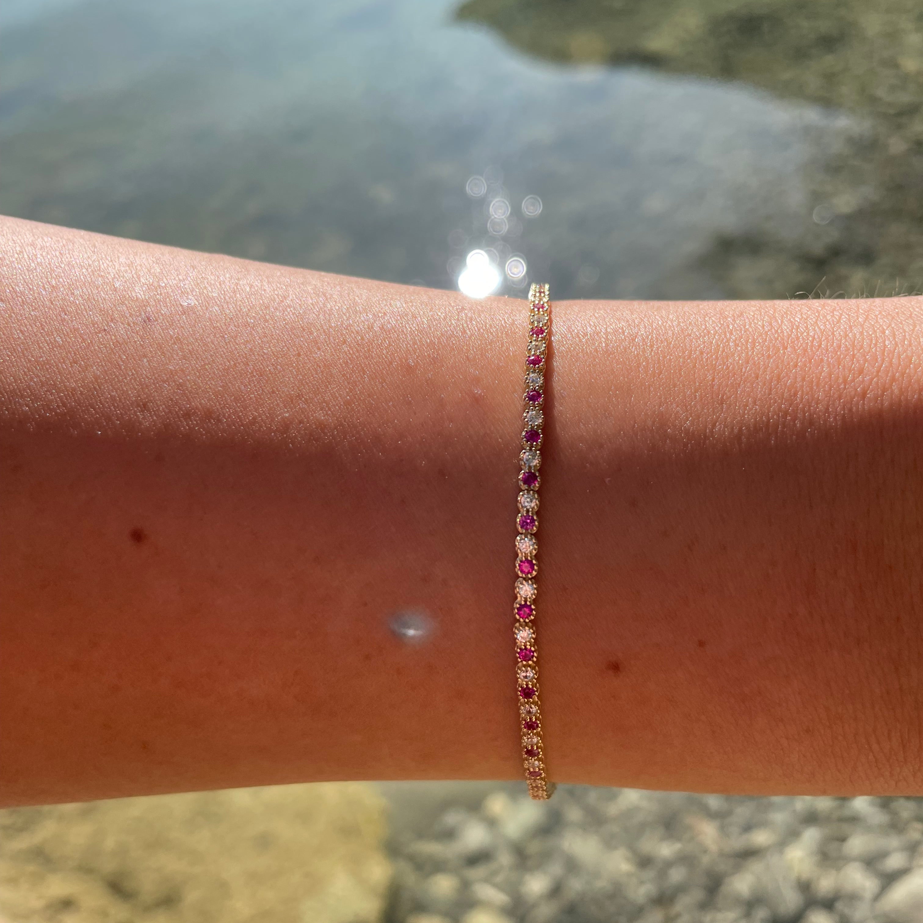 Tennis Armband aus 14 Karat Gelbgold mit Zirkonia Steinen